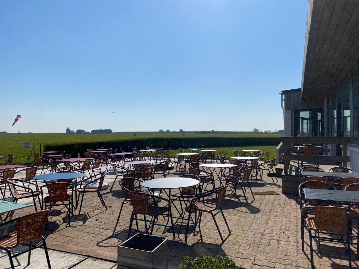 Logis Hotel & Restaurant De L'Aerodrome De La Baie De Somme Buigny-Saint-Maclou Exterior foto